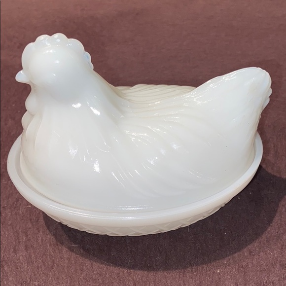 Lot of 2 Milk Glasses of Hens on a Nest - Picture 12 of 16